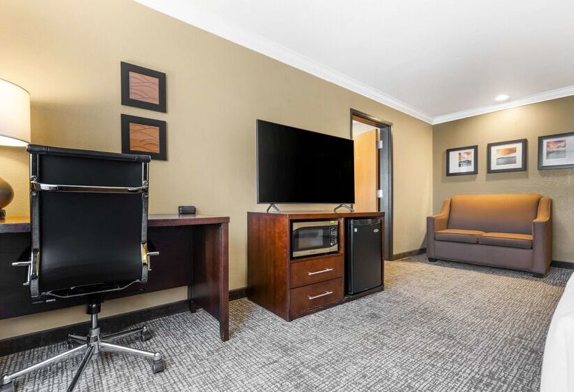 호텔 Comfort Inn & Suites Redwood Country