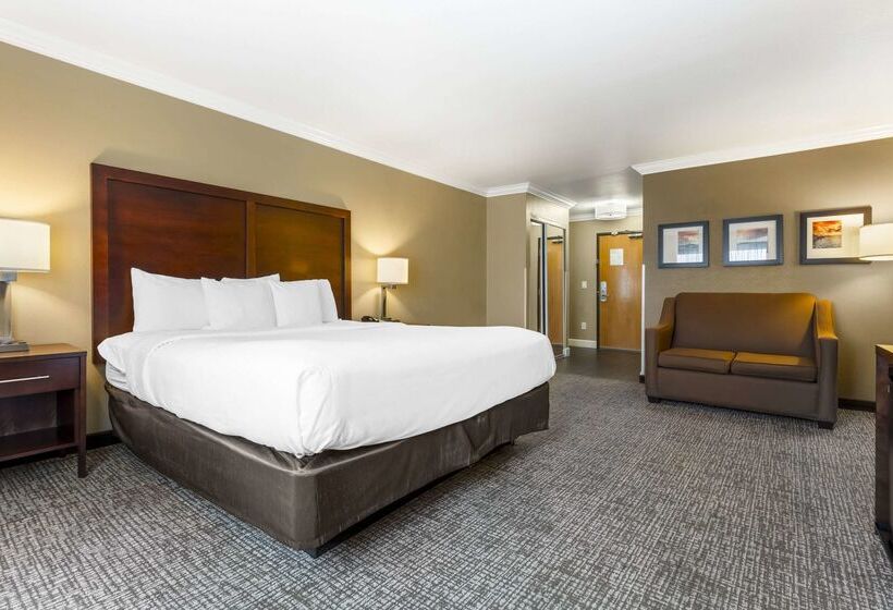 호텔 Comfort Inn & Suites Redwood Country