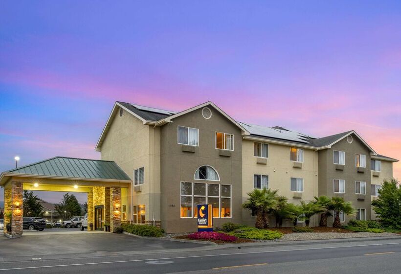 호텔 Comfort Inn & Suites Redwood Country