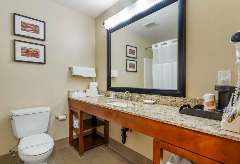 호텔 Comfort Inn & Suites Redwood Country