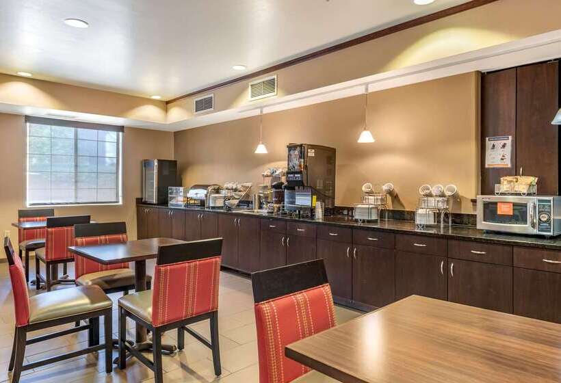 فندق Comfort Suites