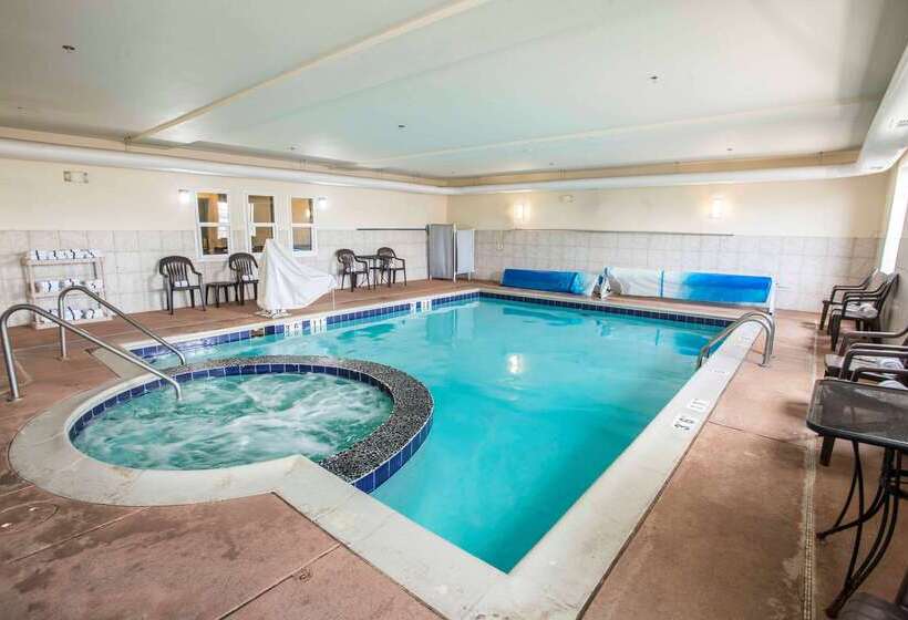 فندق Comfort Suites