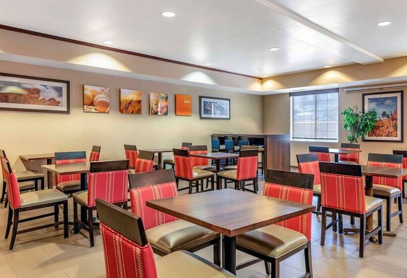 فندق Comfort Suites