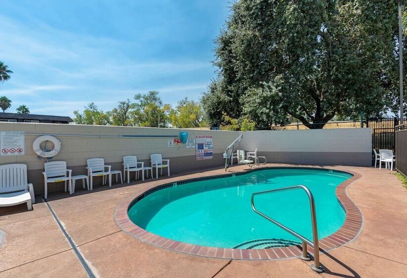 فندق Comfort Suites Downtown Sacramento