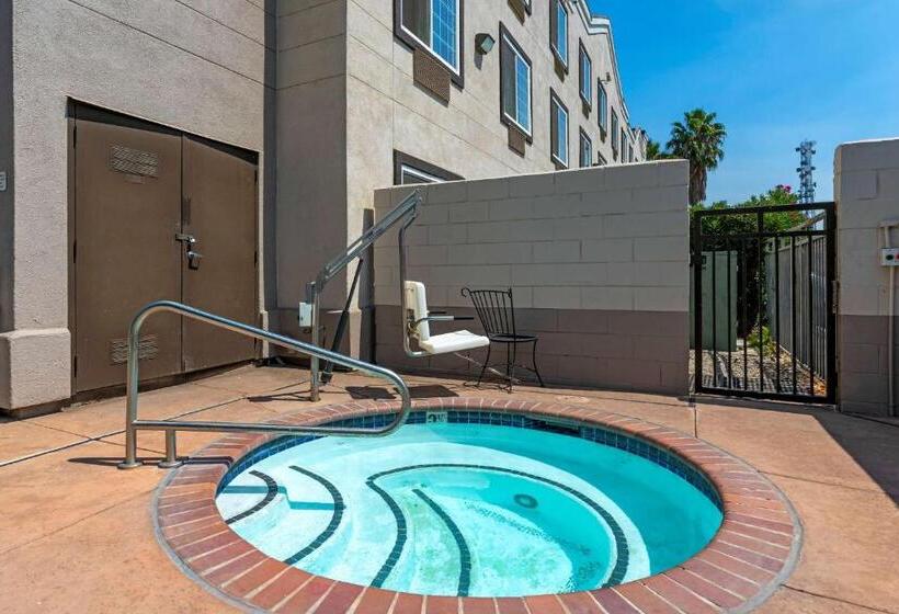 فندق Comfort Suites Downtown Sacramento