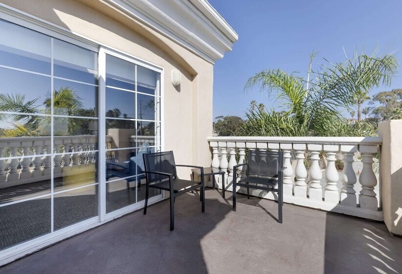هتل Comfort Suites Oceanside Camp Pendleton Area