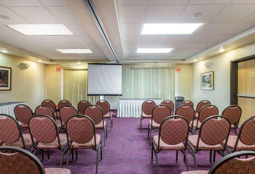 Отель Comfort Suites Palm Desert I10