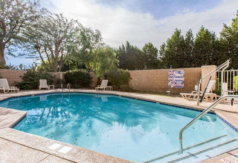 Отель Comfort Suites Palm Desert I10