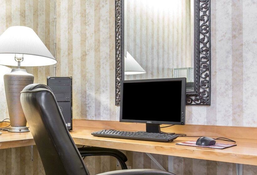 Отель Comfort Suites Palm Desert I10