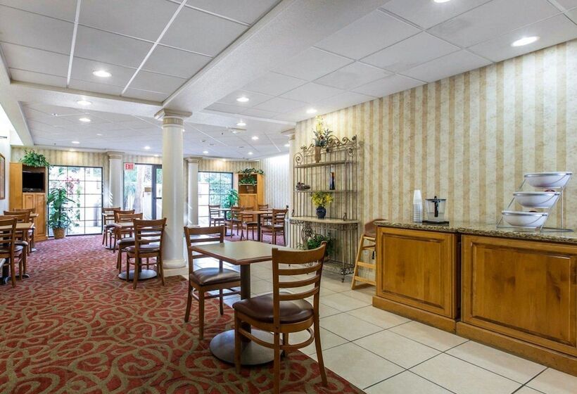 Отель Comfort Suites Palm Desert I10