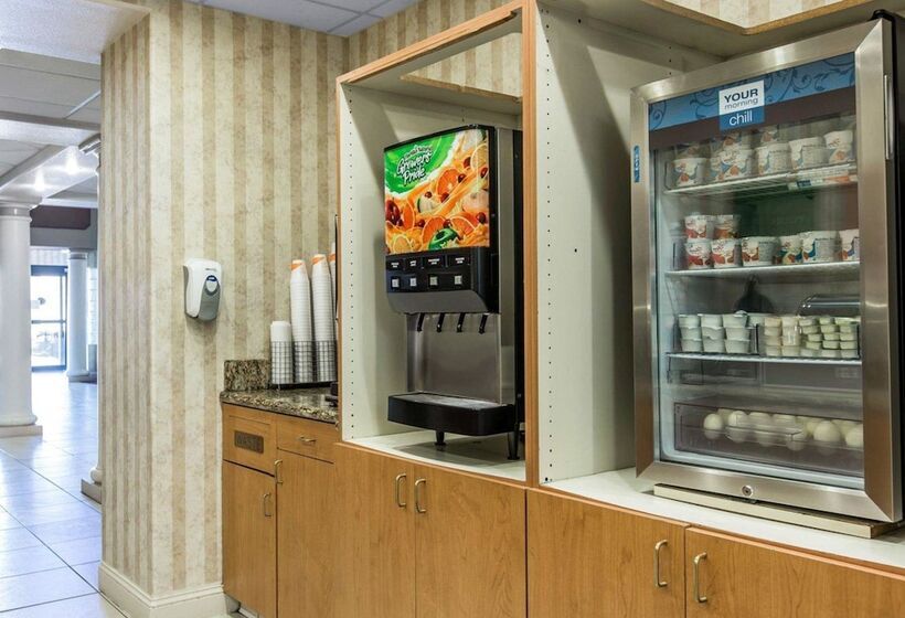 Отель Comfort Suites Palm Desert I10