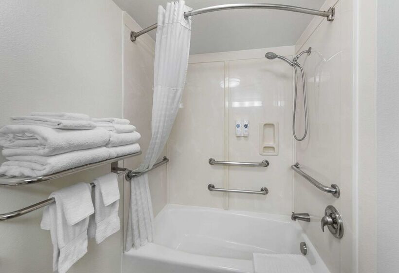 Отель Comfort Suites