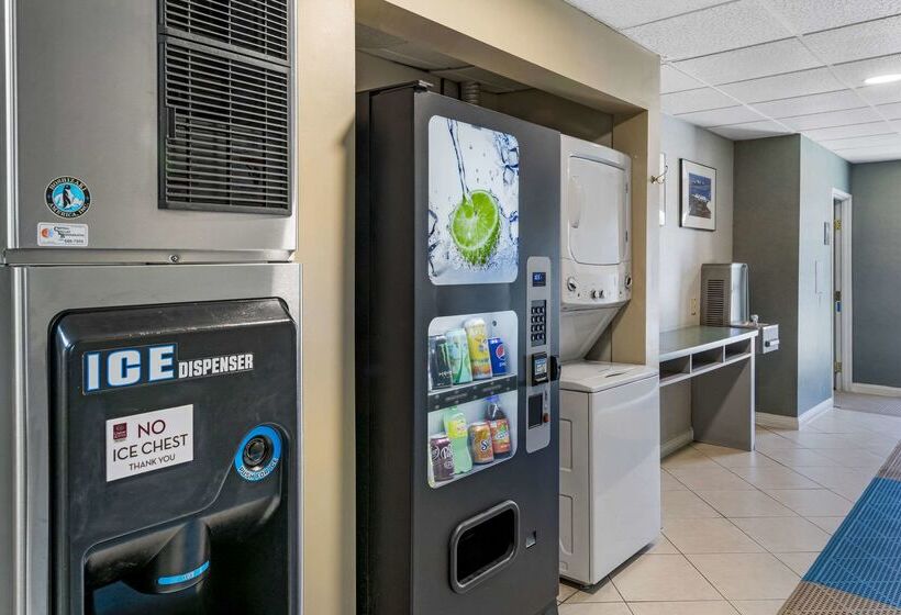 Отель Comfort Suites