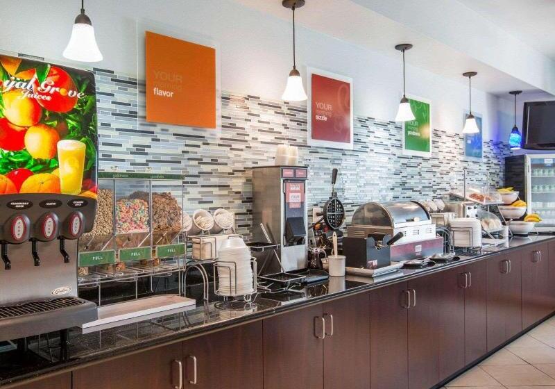 Отель Comfort Suites