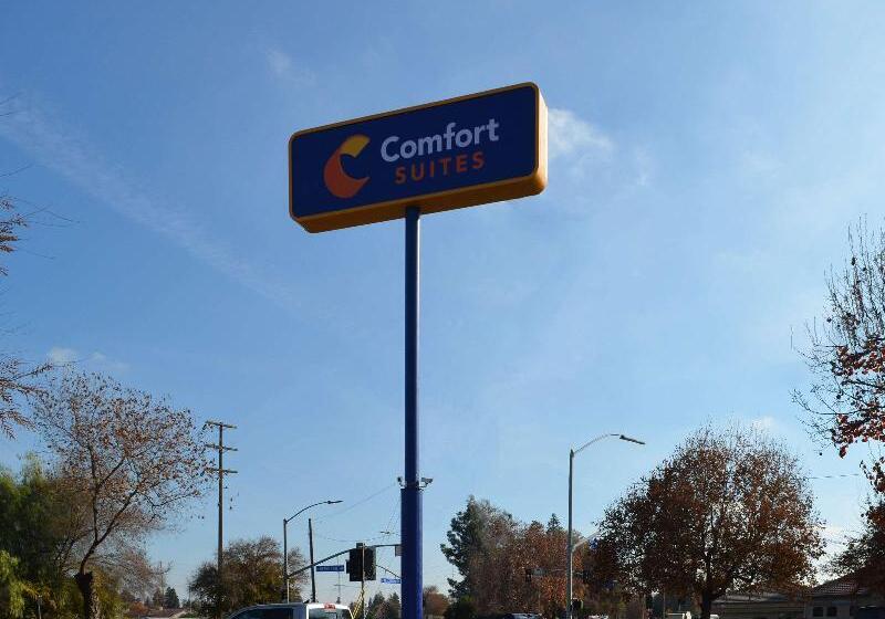 Отель Comfort Suites