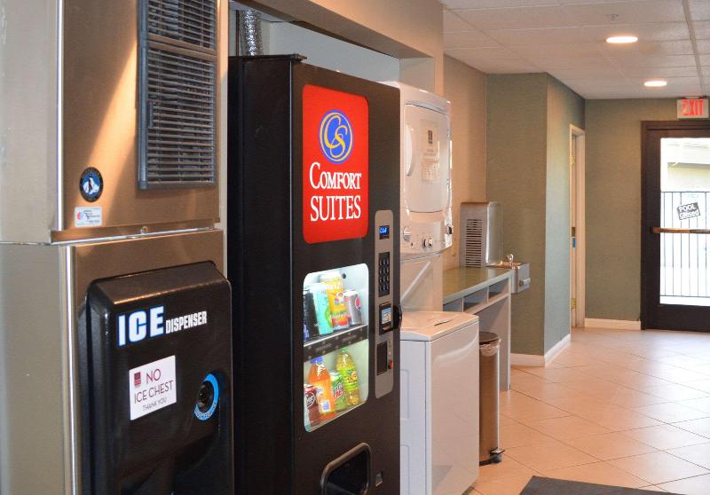 Отель Comfort Suites