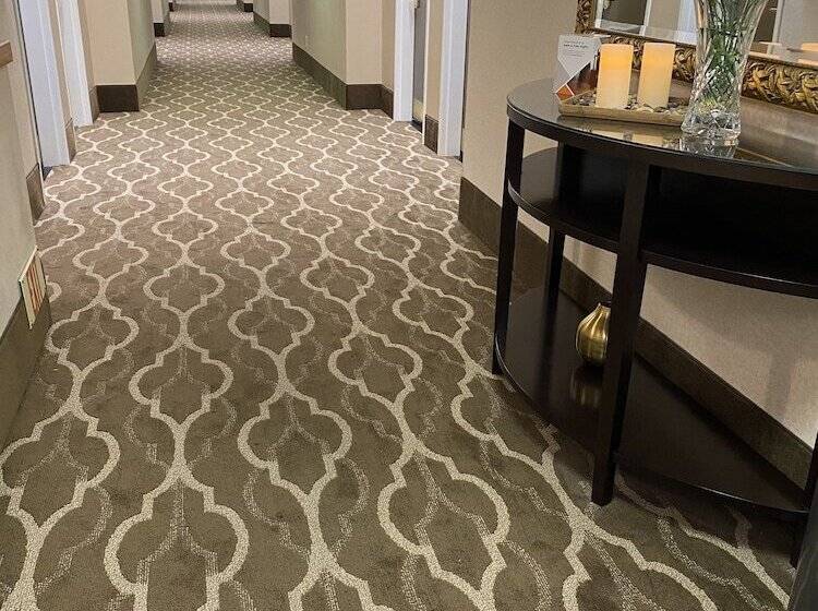 Отель Comfort Suites