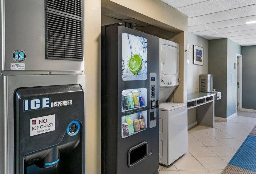 Отель Comfort Suites