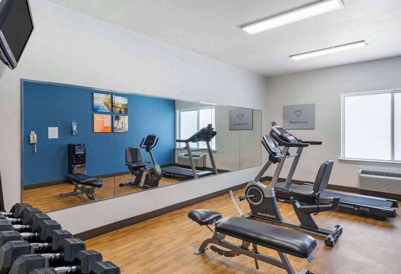 Отель Comfort Suites