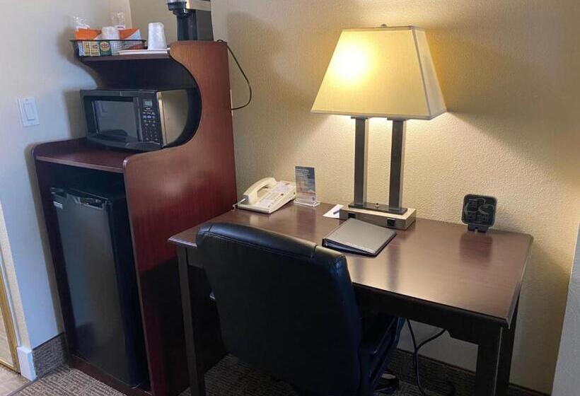 Отель Comfort Suites