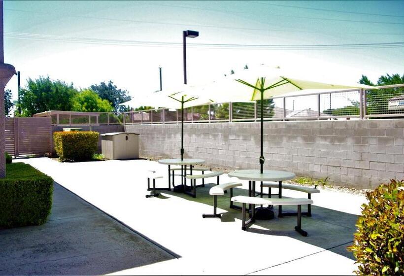 Отель Comfort Suites