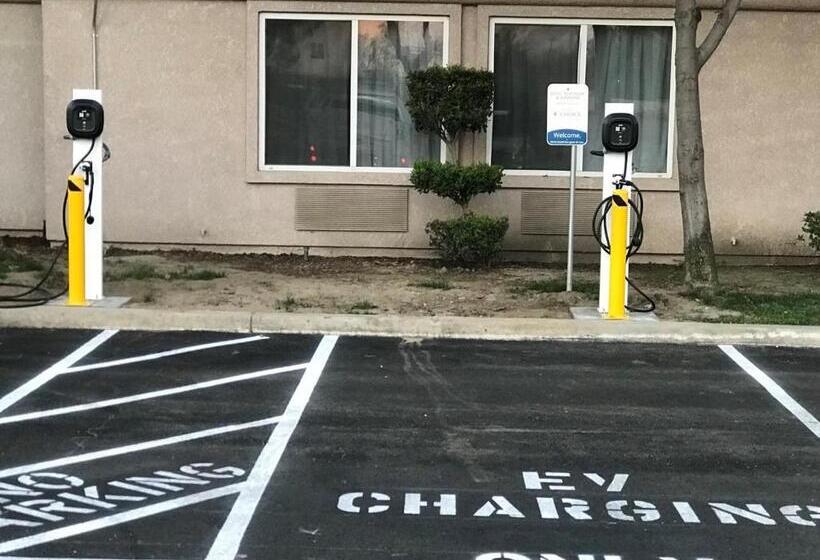 Отель Comfort Suites