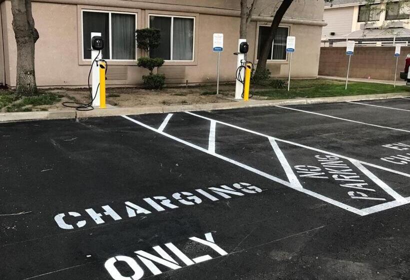 Отель Comfort Suites