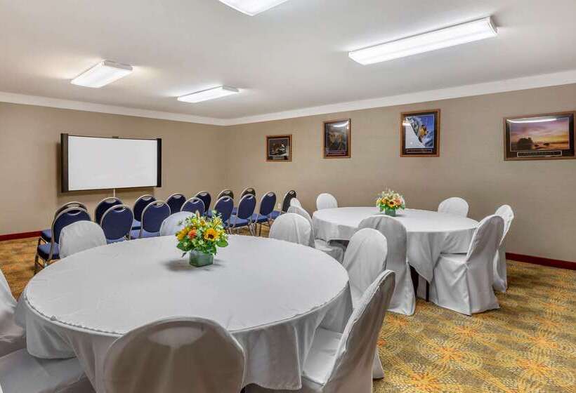 فندق Comfort Suites Visalia  Convention Center