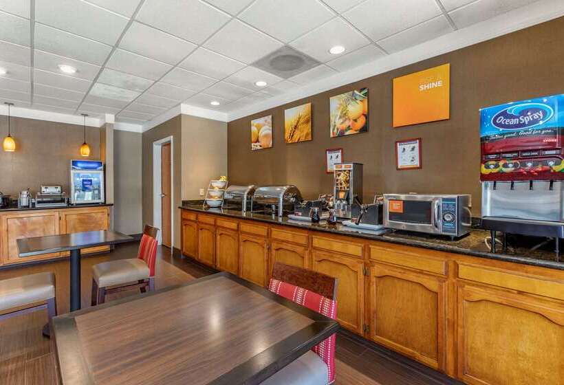 فندق Comfort Suites Visalia  Convention Center