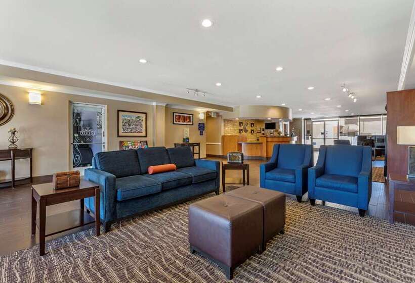فندق Comfort Suites Visalia  Convention Center