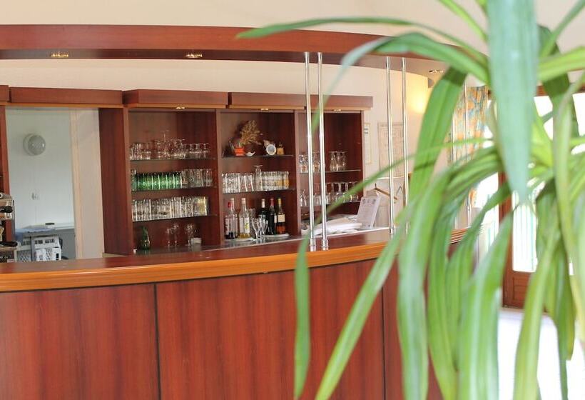 Logis Hotel Restaurant De L Abbaye