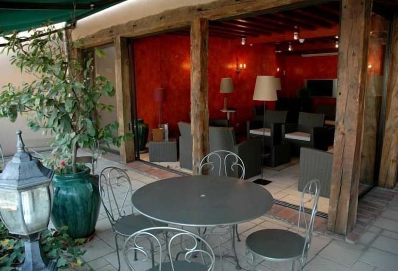 فندق Hôtel De La Tour