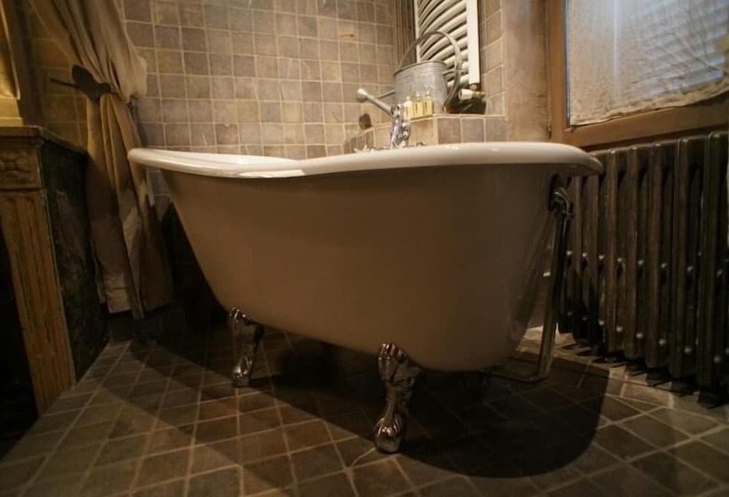 فندق Hôtel De La Tour