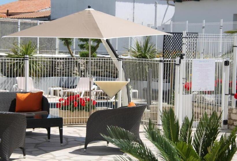 Отель Face Aux Flots