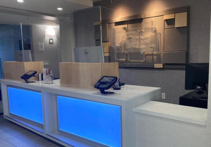 Отель Holiday Inn Express & Suites Mountain View, An Ihg