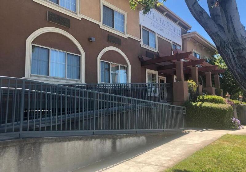 Отель Holiday Inn Express & Suites Mountain View, An Ihg