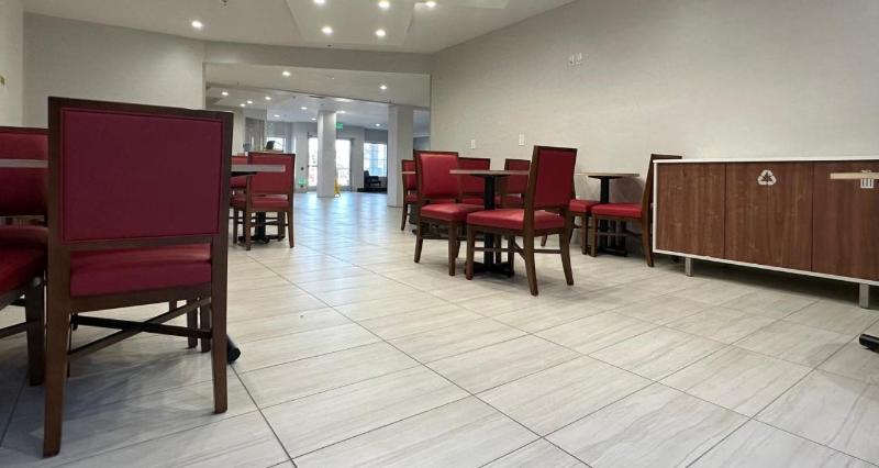 Отель Holiday Inn Express & Suites Mountain View, An Ihg