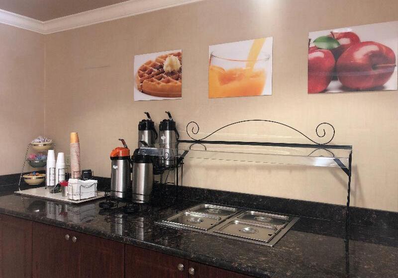 Отель Holiday Inn Express & Suites Mountain View, An Ihg