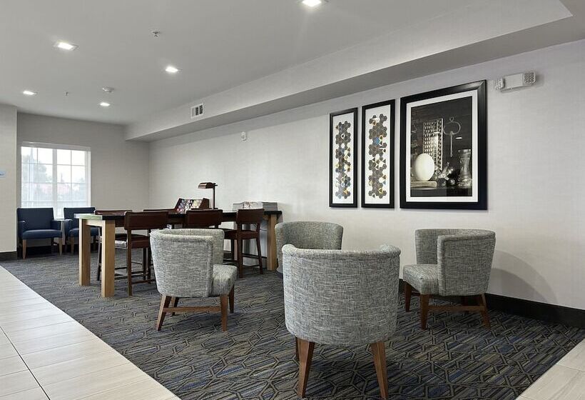 Отель Holiday Inn Express & Suites Mountain View, An Ihg