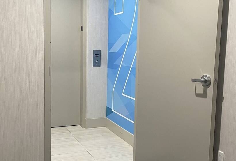 Отель Holiday Inn Express & Suites Mountain View, An Ihg