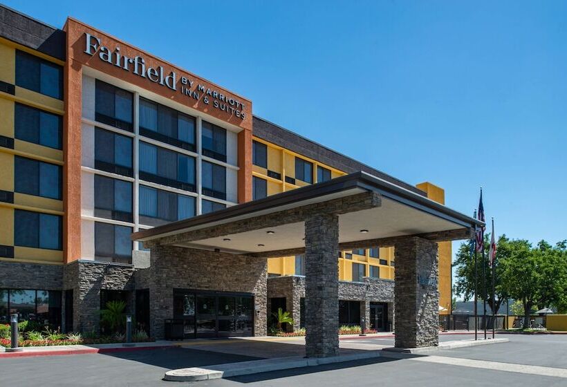 호텔 Fairfield Inn And Suites By Marriott Bakersfield Central