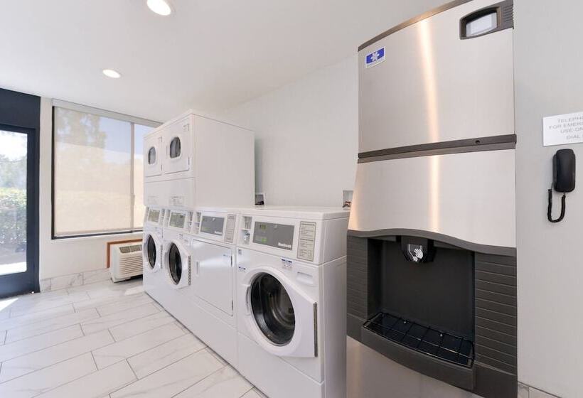 호텔 Fairfield Inn And Suites By Marriott Bakersfield Central