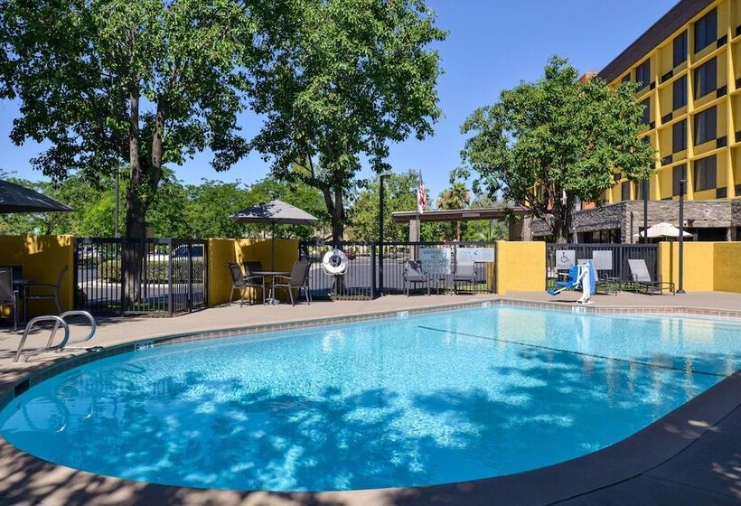 호텔 Fairfield Inn And Suites By Marriott Bakersfield Central