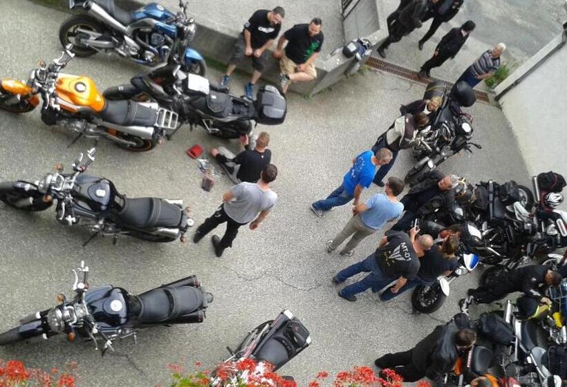 בית מלון כפרי Flor Alpes