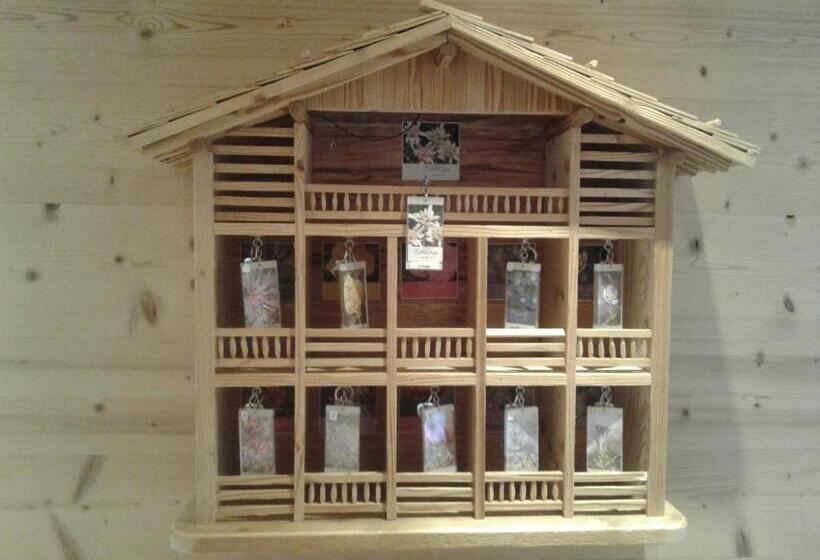 בית מלון כפרי Flor Alpes