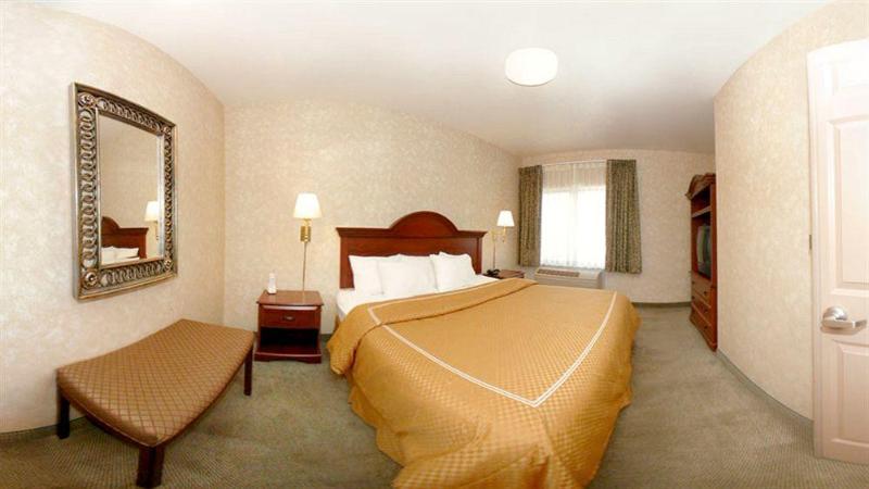 فندق Holiday Inn Express & Suites Lake Forest By Ihg