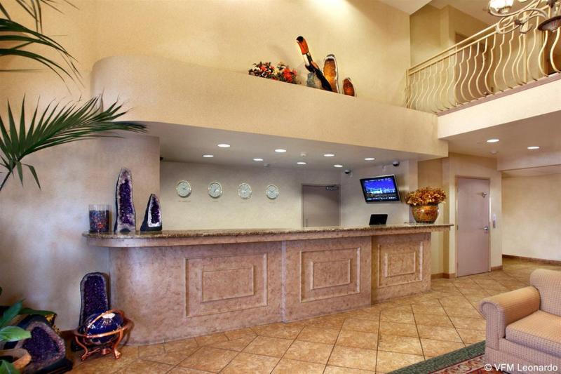 فندق Holiday Inn Express & Suites Lake Forest By Ihg