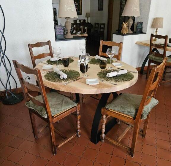 فندق Logis Hostellerie Du Grand Duc Hôtel Restaurant