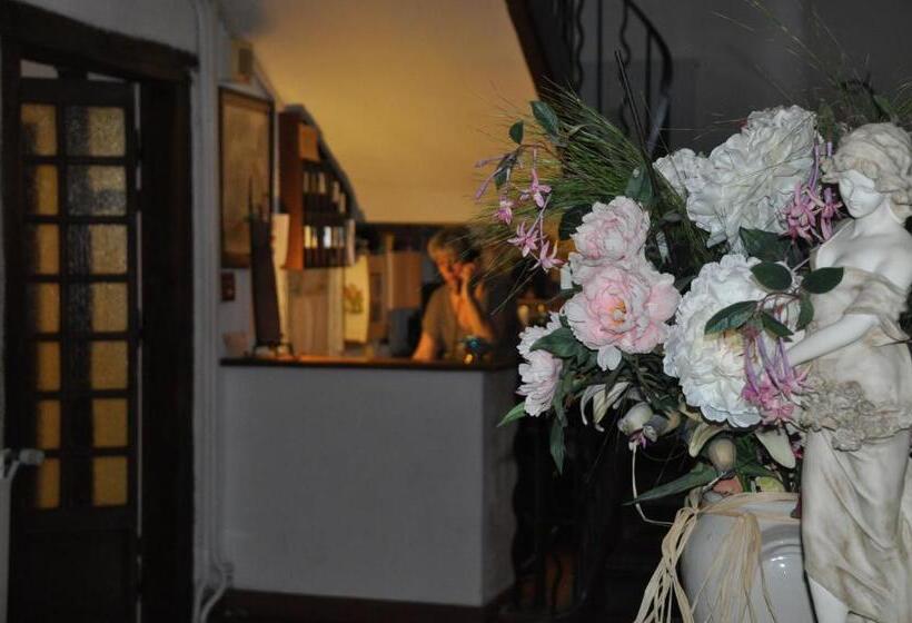 فندق Logis Hostellerie Du Grand Duc Hôtel Restaurant