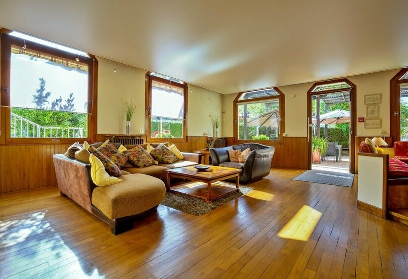 Отель Bergerie Du Château